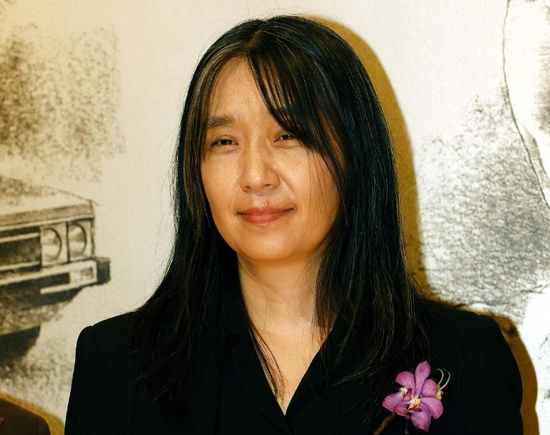 한강 “일상 달라지지 않길…60세까지 책 3권 쓰는데 몰두”