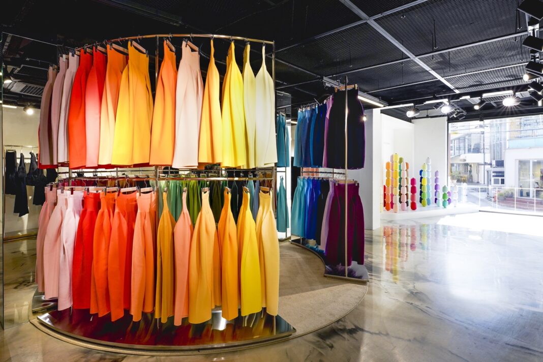 컴퓨터 프로그래밍을 통해 디자인하는 니트 CFCL, 서울 팝업 오픈