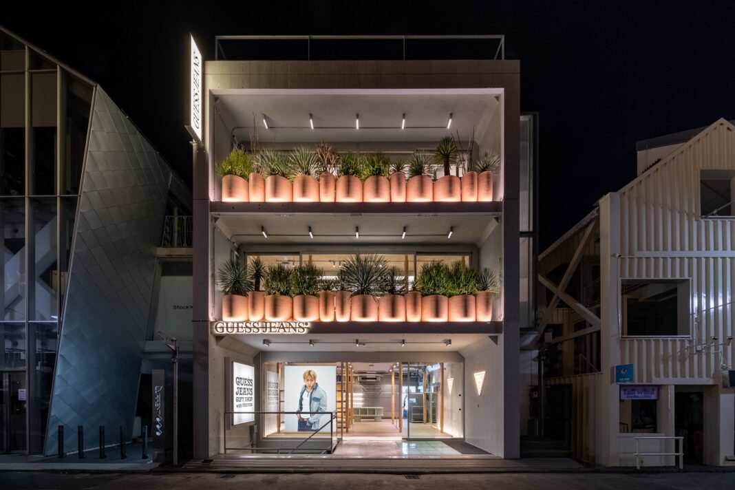 게스 진스, 도쿄 중심부에 플래그십 스토어 오픈