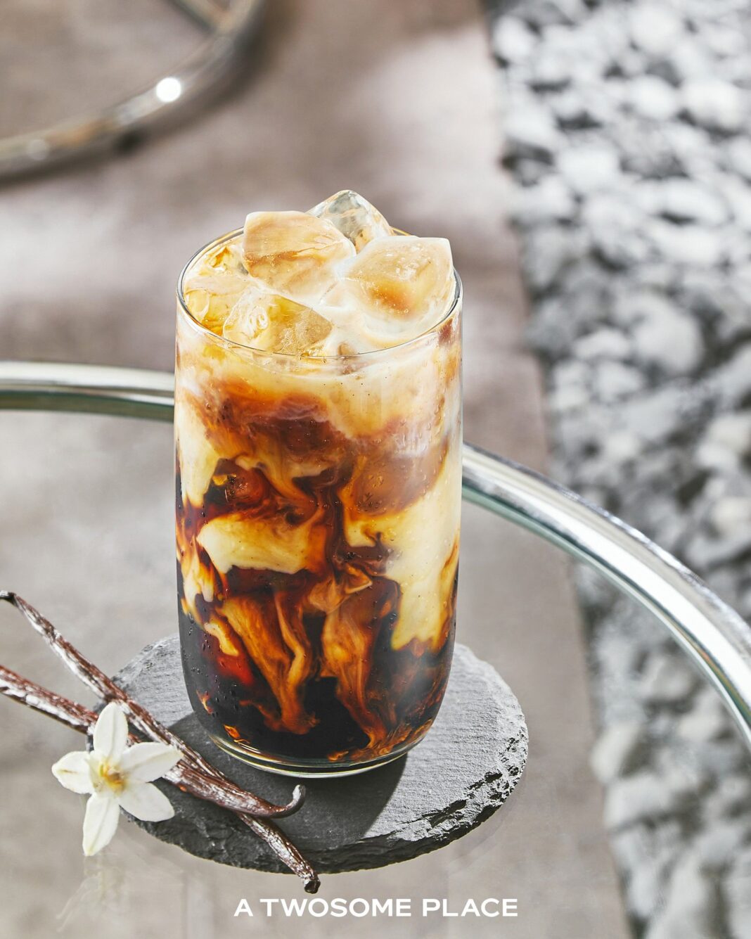 투썸플레이스, 신제품 ‘바닐라빈 콜드브루 라떼’ 출시