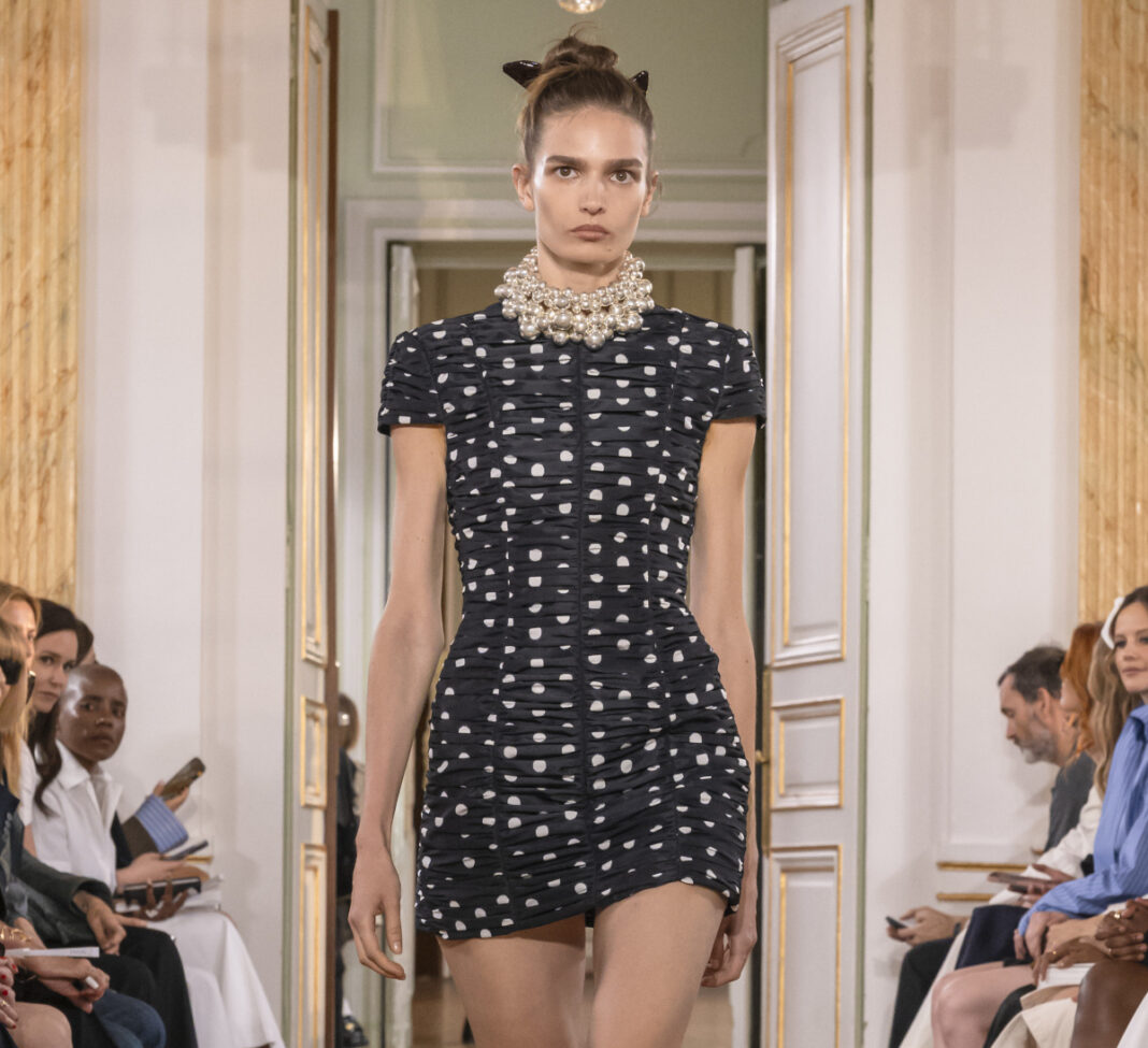 빠투, 파리서 2026 SS 컬렉션 공개…’소프트 테일러링’ 제안