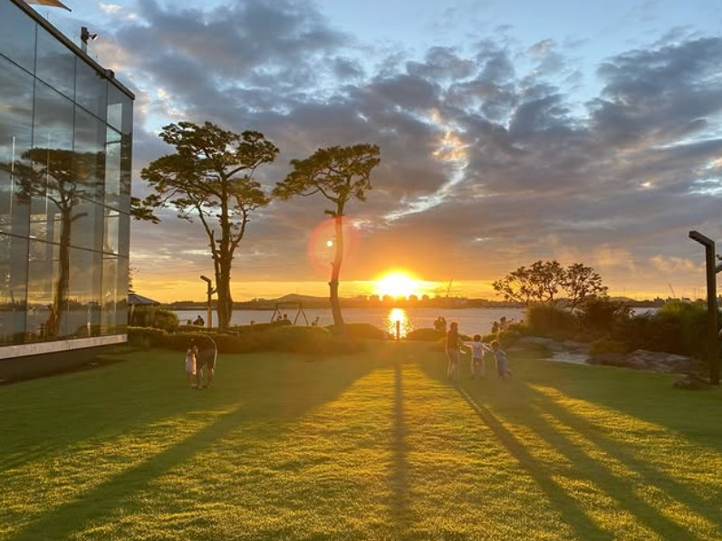 “맛과 풍경을 한 번에”…’서해 바다 뷰’ 해어름 레스토랑