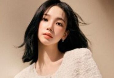 샤넬 뷰티, 앰버서더 카리나와 함께한 첫 화보 공개