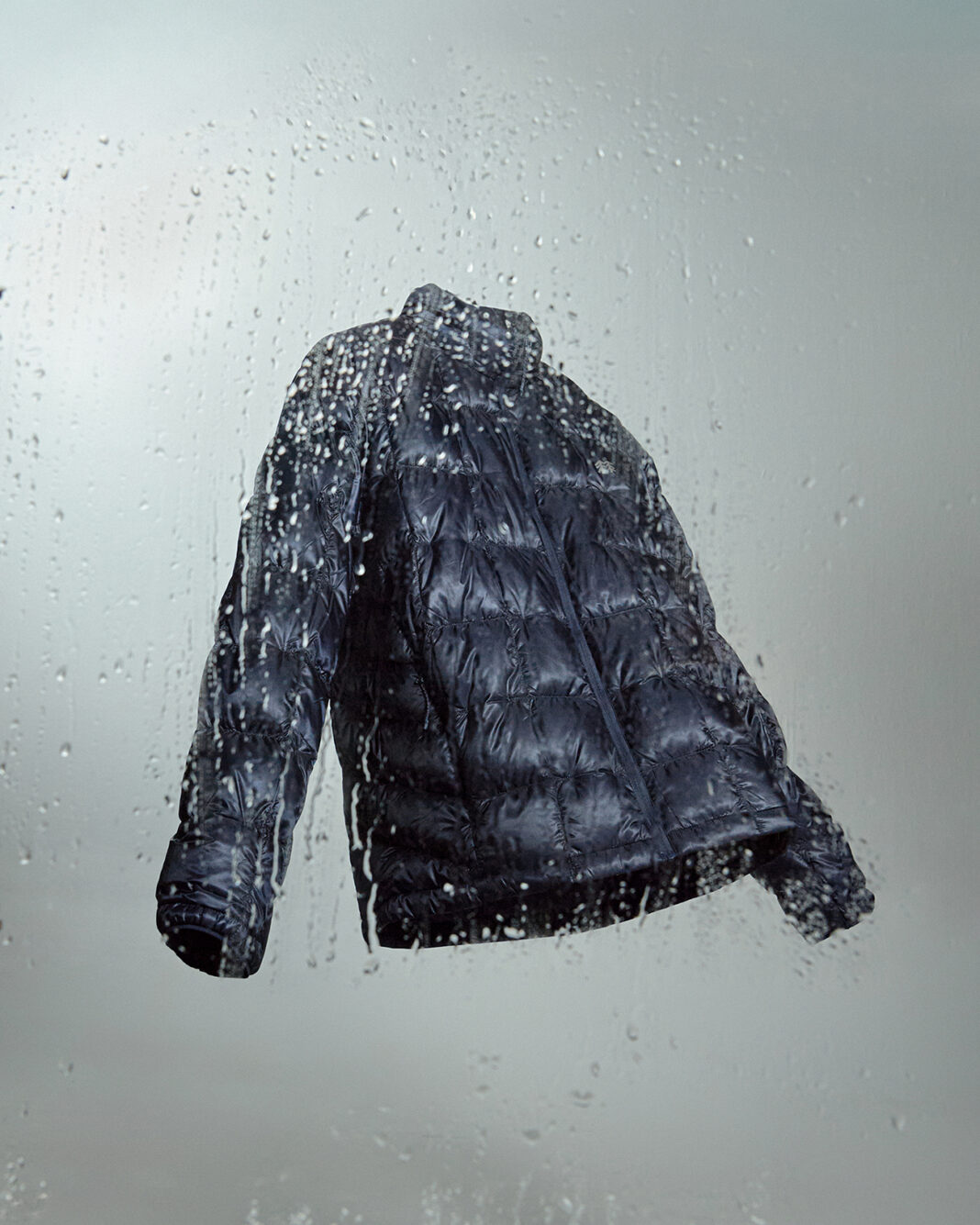 코오롱스포츠, 물에 강한 ‘알파다운’으로 겨울 백패킹족 공략