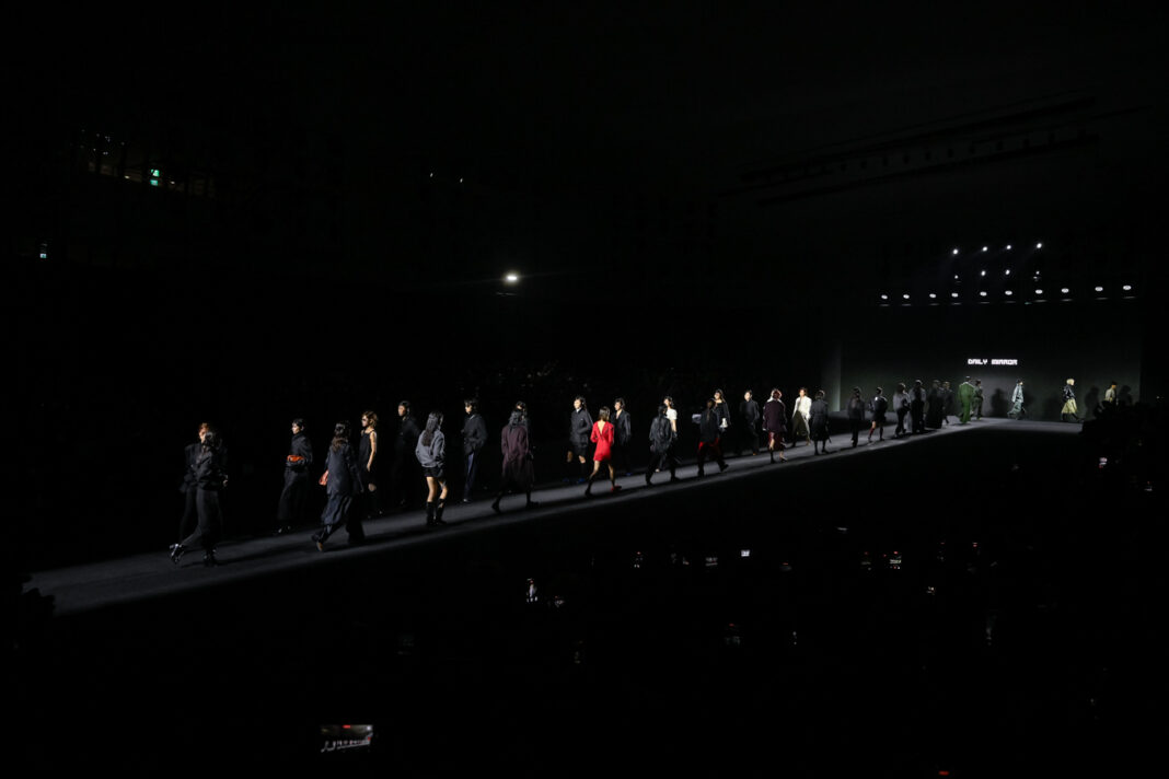 “레이어드 미학의 완성”…26 F/W 서울패션위크 데일리 미러