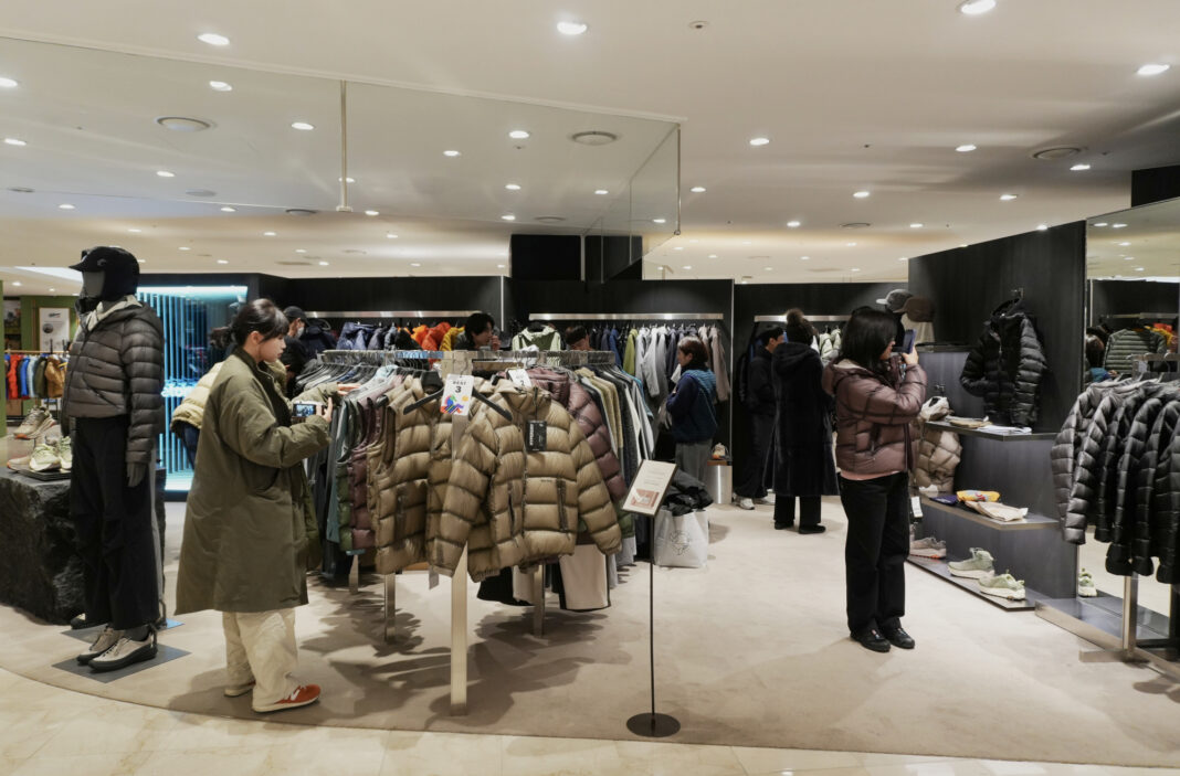 “불경기에도 3배나”…티톤브로스, ‘오프라인 매출’ 호조