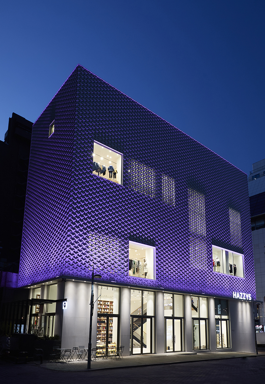 헤지스, 명동서 K팝 팬 맞이… 보라빛 ‘스페이스H 서울’ 선봬