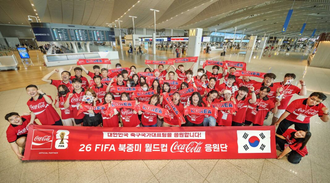 “월드컵 응원도 짜릿하게”…코카콜라 원정 응원단 멕시코로 출국